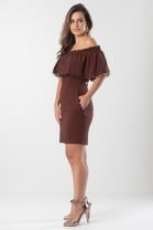 Vestido Curto Viscose Babado Ombro a Ombro Marrom.
