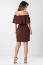 Vestido Curto Viscose Babado Ombro a Ombro Marrom.