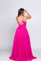 Vestido Rosa Com Shape Volumoso Decote Em X Alças e Costas Com Decote