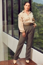 Conjunto de Calça Verde Militar e Camisa Cropped Palha 