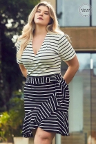 Vestido Plus Size Curto Listrado Bicolor