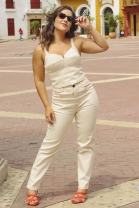 Conjunto de Calça e Cropped de Alça Sarja Off White