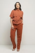 Conjunto de Calça e Camisa Cropped com Zíper Terra
