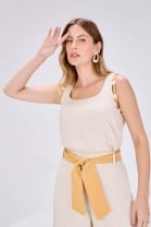 Conjunto de Calça Pantacourt e Blusa Bege 