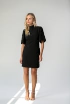 Vestido Curto Recortes nas Costas Preto