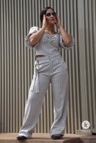 Conjunto de Calça Reta e Cropped Listrado Cinza 