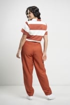 Conjunto de Calça Reta e Blusa Listrada Malha Marrom 
