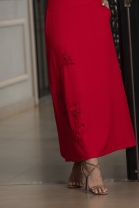 Vestido Longo de Alça Fina com Bordado Vermelho