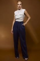 Conjunto de Calça Azul Marinho e Cropped Listrado