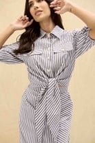 Conjunto de Saia e Camisa com Amarração Listrado