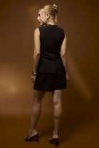 Conjunto de Short com Colete Assimético Preto 