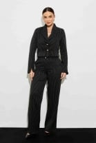 Conjunto de Calça e Blazer Curto Risca de Giz 