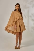 Vestido Curto com Sobreposição de Babados Caramelo