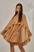 Vestido Curto com Sobreposição de Babados Caramelo