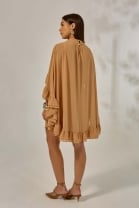 Vestido Curto com Sobreposição de Babados Caramelo