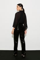 Conjunto de Calça em Couro e Blusa Preta 