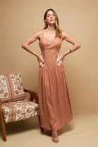 Vestido Longo com Bordado Lateral Mocha Mousse