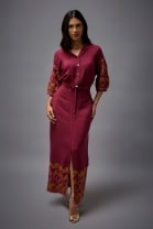 Conjunto de Saia e Camisa Bordada Vinho