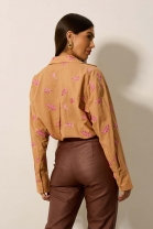 Camisa de Manga Longa Bordada Caramelo 