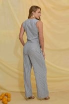 Conjunto de Calça e Blusa com Decote V Listrado