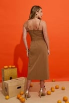 Vestido Mídi com Decote V e Fenda Frontal Marrom