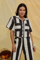 Conjunto de Calça e Camisa Listrada