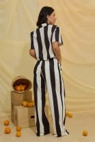 Conjunto de Calça e Camisa Listrada