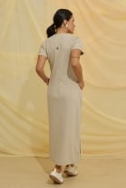Vestido Longo com Fenda Lateral Caqui