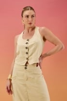 Conjunto de Saia Longa e Colete Cropped Areia