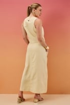 Conjunto de Saia Longa e Colete Cropped Areia