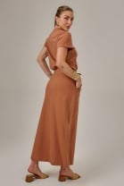 Conjunto de Saia Longa e Blusa em Decote V Marrom