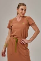 Conjunto de Saia Longa e Blusa em Decote V Marrom