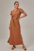 Conjunto de Saia Longa e Blusa em Decote V Marrom