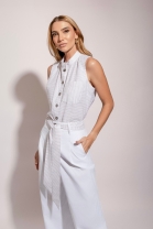 Conjunto de Calça Branca e Colete Listrado