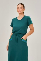 Conjunto de Saia com Fendas Laterais e Blusa Verde