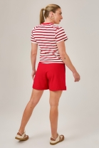Conjunto de Short Vermelho e Blusa Listrada