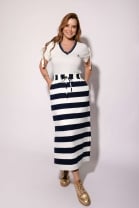 Conjunto de Saia Longa Listrada e Blusa Branca