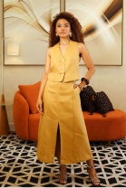 Conjunto de Saia e Colete Mostarda