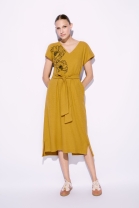 Vestido M&iacute;di com Decote em V Mostarda