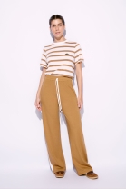 Conjunto de Cal&ccedil;a Caramelo e T-shirt Listrada