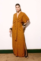 Vestido Longo com Decote em V Estampa Po&aacute;
