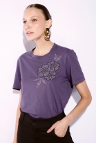 T-shirt Roxa com Estampa Bordada