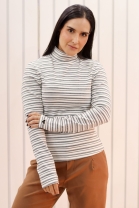 Blusa Manga Longa e Gola Alta Listrada Preta