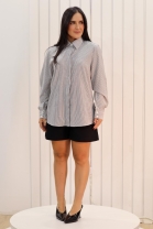 Conjunto de Short Preto e Camisa Listrada