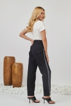 Conjunto de Cal&ccedil;a Sarja com Blusa Branca