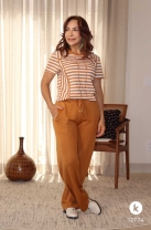 Conjunto de Calça Mostarda e Blusa Listrada