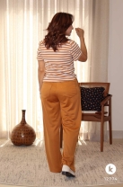 Conjunto de Calça Mostarda e Blusa Listrada