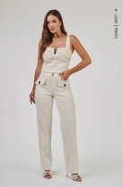 Conjunto Calça e Blusa com Decote Estruturado OFF