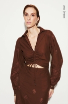 Vestido Mídi com Fenda Lateral Marrom