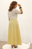 Conjunto de Saia Amarela e T-shirt Estampada
